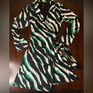 💚🖤🤍laundry by Shelli Segal Wrap Dress💚🖤🤍